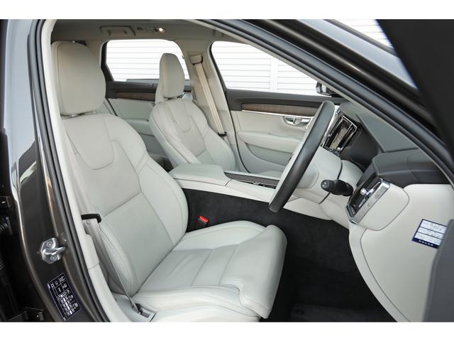 Ｖ９０ Ｂ６　ＡＷＤ　インスクリプション　パノラマＳＲ　Ｂｏｗｅｒｓ＆Ｗｉｌｋｉｎｓサウンド　ブロンドレザー　前後席シートヒーター　シートクーラー　ピッチドオークウッドパネル　外装／プラチナグレーＭ　ナビ　３６０°カメラ　専用１９インチＡＷ（11枚目）