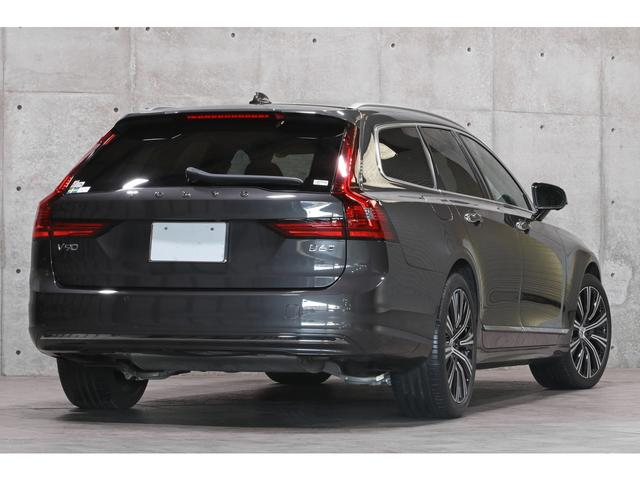 Ｖ９０ Ｂ６　ＡＷＤ　インスクリプション　パノラマＳＲ　Ｂｏｗｅｒｓ＆Ｗｉｌｋｉｎｓサウンド　ブロンドレザー　前後席シートヒーター　シートクーラー　ピッチドオークウッドパネル　外装／プラチナグレーＭ　ナビ　３６０°カメラ　専用１９インチＡＷ（18枚目）