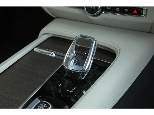 Ｖ９０ Ｂ６　ＡＷＤ　インスクリプション　パノラマＳＲ　Ｂｏｗｅｒｓ＆Ｗｉｌｋｉｎｓサウンド　ブロンドレザー　前後席シートヒーター　シートクーラー　ピッチドオークウッドパネル　外装／プラチナグレーＭ　ナビ　３６０°カメラ　専用１９インチＡＷ（29枚目）