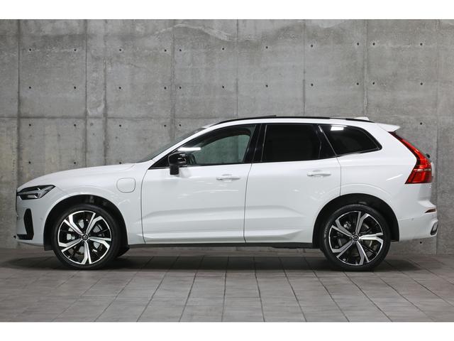 ＸＣ６０ リチャージアルティメトＴ６ＡＷＤプラグインハイブリド　パノラマサンルーフ　ブロンド革　２１インチＡＷ　２０２３年モデル　１オーナー　外装色クリスタルホワイト　シートヒーター　ウッドパネル　Ｇｏｏｇｌｅナビ　３６０°カメラ　新車保証Ｒ９年１２月（7枚目）