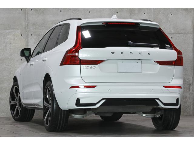 ＸＣ６０ リチャージアルティメトＴ６ＡＷＤプラグインハイブリド　パノラマサンルーフ　ブロンド革　２１インチＡＷ　２０２３年モデル　１オーナー　外装色クリスタルホワイト　シートヒーター　ウッドパネル　Ｇｏｏｇｌｅナビ　３６０°カメラ　新車保証Ｒ９年１２月（9枚目）