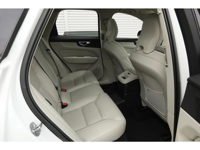 ＸＣ６０ リチャージアルティメトＴ６ＡＷＤプラグインハイブリド　パノラマサンルーフ　ブロンド革　２１インチＡＷ　２０２３年モデル　１オーナー　外装色クリスタルホワイト　シートヒーター　ウッドパネル　Ｇｏｏｇｌｅナビ　３６０°カメラ　新車保証Ｒ９年１２月（13枚目）