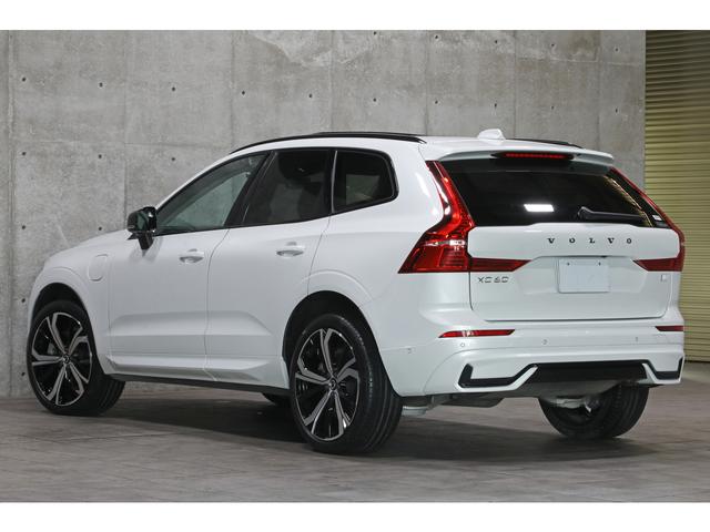 ＸＣ６０ リチャージアルティメトＴ６ＡＷＤプラグインハイブリド　パノラマサンルーフ　ブロンド革　２１インチＡＷ　２０２３年モデル　１オーナー　外装色クリスタルホワイト　シートヒーター　ウッドパネル　Ｇｏｏｇｌｅナビ　３６０°カメラ　新車保証Ｒ９年１２月（16枚目）