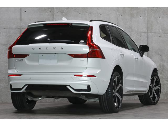 ＸＣ６０ リチャージアルティメトＴ６ＡＷＤプラグインハイブリド　パノラマサンルーフ　ブロンド革　２１インチＡＷ　２０２３年モデル　１オーナー　外装色クリスタルホワイト　シートヒーター　ウッドパネル　Ｇｏｏｇｌｅナビ　３６０°カメラ　新車保証Ｒ９年１２月（18枚目）