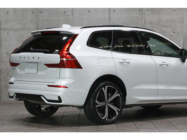 ＸＣ６０ リチャージアルティメトＴ６ＡＷＤプラグインハイブリド　パノラマサンルーフ　ブロンド革　２１インチＡＷ　２０２３年モデル　１オーナー　外装色クリスタルホワイト　シートヒーター　ウッドパネル　Ｇｏｏｇｌｅナビ　３６０°カメラ　新車保証Ｒ９年１２月（19枚目）