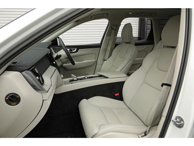 ＸＣ６０ リチャージアルティメトＴ６ＡＷＤプラグインハイブリド　パノラマサンルーフ　ブロンド革　２１インチＡＷ　２０２３年モデル　１オーナー　外装色クリスタルホワイト　シートヒーター　ウッドパネル　Ｇｏｏｇｌｅナビ　３６０°カメラ　新車保証Ｒ９年１２月（22枚目）