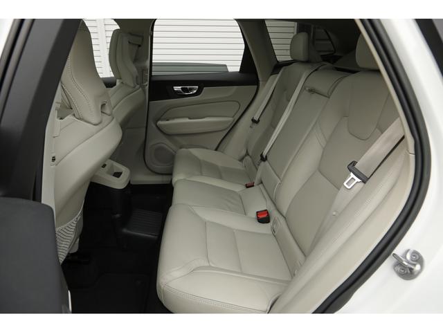 ＸＣ６０ リチャージアルティメトＴ６ＡＷＤプラグインハイブリド　パノラマサンルーフ　ブロンド革　２１インチＡＷ　２０２３年モデル　１オーナー　外装色クリスタルホワイト　シートヒーター　ウッドパネル　Ｇｏｏｇｌｅナビ　３６０°カメラ　新車保証Ｒ９年１２月（32枚目）