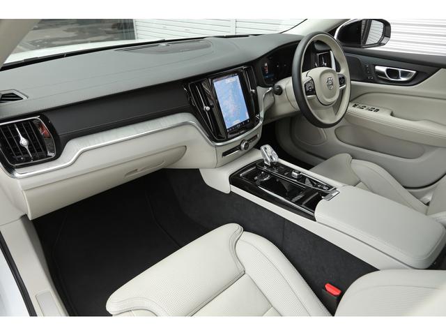 Ｖ６０ リチャジアルティメットＴ６ＡＷＤプラグインハイブリド　２０２３年モデル　パノラマＳＲ　ブロンド革　シートクーラー／ヒーター　ｈａｒｍａｎ／ｋａｒｄｏｎ　クリスタルシフトノブ　ＨＵＤ　ｇｏｏｇｌｅナビ　３６０°カメラ　ＡＣＣ　新車保証Ｒ９／１２　車検整備付（3枚目）