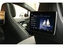後席でエンタメやインフォテイメント操作が可能なモニターやタブレットが備わる、リアコンフォートＰＫＧ、ＭＢＵＸリアエンターテインメントＰＫＧが装着されております。
