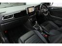 ＴＤＩ　Ｒライン　レザーシートパッケージ　ＤＣＣパッケージ　ＤｉｓｓｃｏｖｅｒＰｒｏパッケージ　電動パノラマＳＲ　ブラックレザーシート　シートヒーター　純正ナビ　バックカメラ　１９インチＡＷ　走行６４００ｋｍ　新車保証（24枚目）