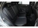 ＴＤＩ　Ｒライン　レザーシートパッケージ　ＤＣＣパッケージ　ＤｉｓｓｃｏｖｅｒＰｒｏパッケージ　電動パノラマＳＲ　ブラックレザーシート　シートヒーター　純正ナビ　バックカメラ　１９インチＡＷ　走行６４００ｋｍ　新車保証（30枚目）