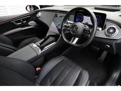 世界最高レベルＣｄ値０．２０（欧州仕様参考値）を発揮、高度な機能性をまとうボディを包む滑らかな面。弓の弦のように研ぎ澄まされた緊張感を湛えるルーフラインなどＳの名を冠するにふさわしいデザイン設計です。 3