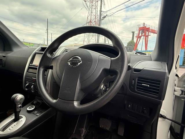 エクストレイル ２０Ｓ　４ＷＤ　ＥＴＣ　バックカメラ　ナビ　ＴＶ　キーレスエントリー　電動格納ミラー　ＣＶＴ　衝突安全ボディ　ＣＤ　ＵＳＢ　ＡＢＳ　ＥＳＣ　エアコン　パワーステアリング　パワーウィンドウ　運転席エアバッグ（2枚目）