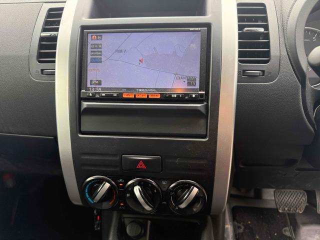 エクストレイル ２０Ｓ　４ＷＤ　ＥＴＣ　バックカメラ　ナビ　ＴＶ　キーレスエントリー　電動格納ミラー　ＣＶＴ　衝突安全ボディ　ＣＤ　ＵＳＢ　ＡＢＳ　ＥＳＣ　エアコン　パワーステアリング　パワーウィンドウ　運転席エアバッグ（3枚目）