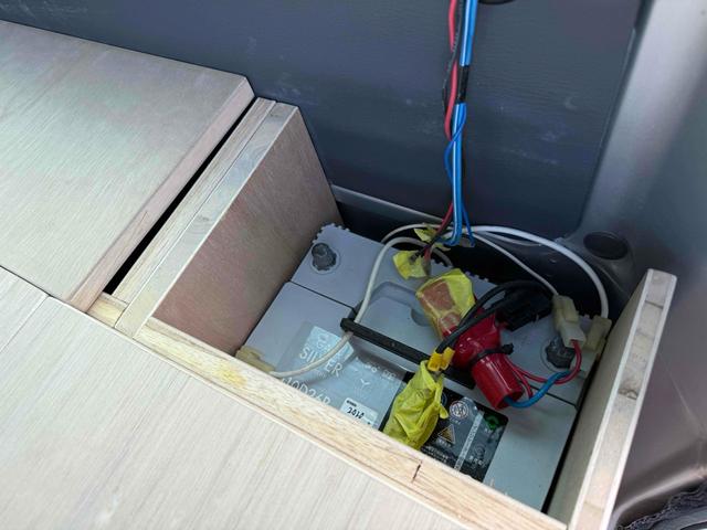 ボンゴバン ＧＬ　ＥＴＣ　ナビ　ＴＶ　スライドドア　キーレスエントリー　ＣＶＴ　ＣＤ　ＵＳＢ　エアコン　パワーウィンドウ　１．８　ＧＬ　ワイドロー　ハイルーフ　リンエイリアシート　サブバッテリー付き　（シルバー）（9枚目）