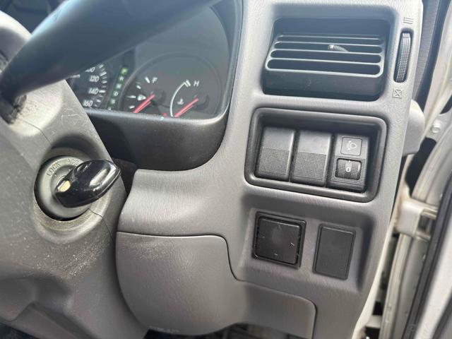 ボンゴバン ＧＬ　ＥＴＣ　ナビ　ＴＶ　スライドドア　キーレスエントリー　ＣＶＴ　ＣＤ　ＵＳＢ　エアコン　パワーウィンドウ　１．８　ＧＬ　ワイドロー　ハイルーフ　リンエイリアシート　サブバッテリー付き　（シルバー）（16枚目）