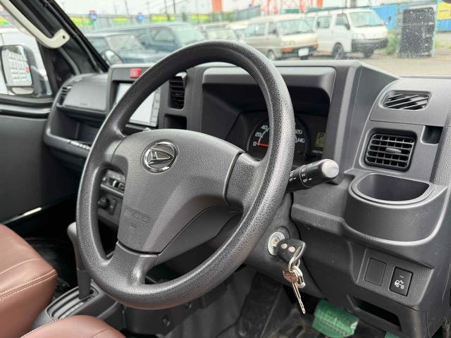 ハイゼットトラック ジャンボ　４ＷＤ　軽トラック　ＡＴ　ＴＶ　キーレスエントリー　エアコン　パワーウィンドウ　運転席エアバッグ　助手席エアバッグ（3枚目）