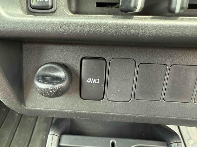 ハイゼットトラック ジャンボ　４ＷＤ　軽トラック　ＡＴ　ＴＶ　キーレスエントリー　エアコン　パワーウィンドウ　運転席エアバッグ　助手席エアバッグ（9枚目）
