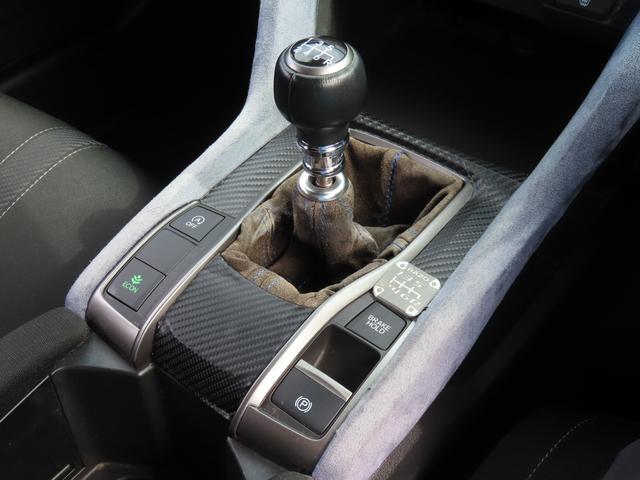 シビック ハッチバック　ホンダセンシング　ＢＬＩＴＺ車高調　ＲＡＹＳ１９ＡＷ　柿本マフラー　６速　ドラレコ　レーンアシスト　追従クルーズコントロール　衝突被害軽減システム　バックカメラ　ＬＥＤランプ　ＭＴ　シートヒーター　スマートキー（6枚目）