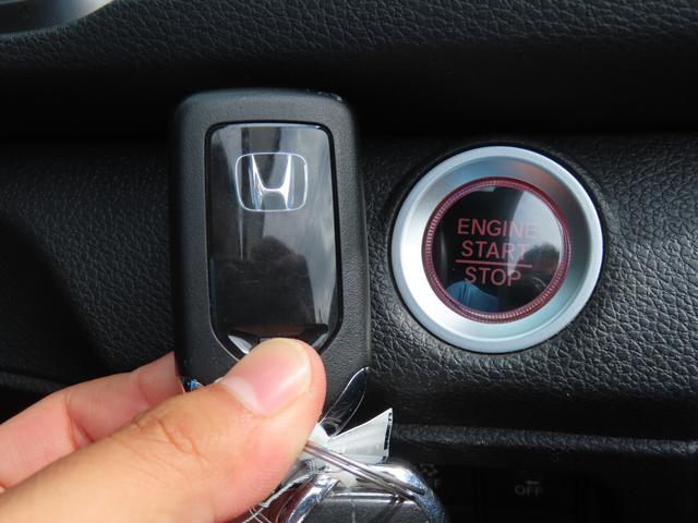 シビック ハッチバック　ホンダセンシング　ＢＬＩＴＺ車高調　ＲＡＹＳ１９ＡＷ　柿本マフラー　６速　ドラレコ　レーンアシスト　追従クルーズコントロール　衝突被害軽減システム　バックカメラ　ＬＥＤランプ　ＭＴ　シートヒーター　スマートキー（7枚目）