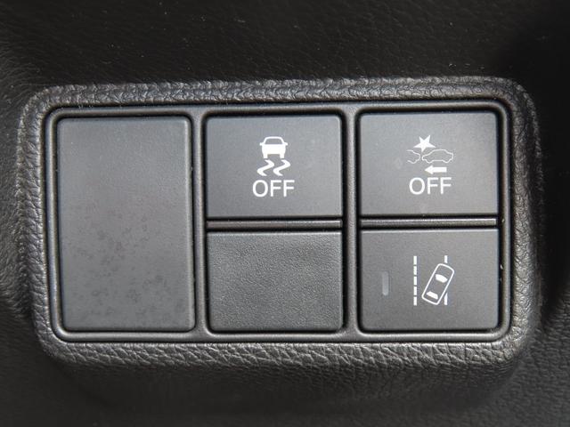 シビック ハッチバック　ホンダセンシング　ＢＬＩＴＺ車高調　ＲＡＹＳ１９ＡＷ　柿本マフラー　６速　ドラレコ　レーンアシスト　追従クルーズコントロール　衝突被害軽減システム　バックカメラ　ＬＥＤランプ　ＭＴ　シートヒーター　スマートキー（8枚目）