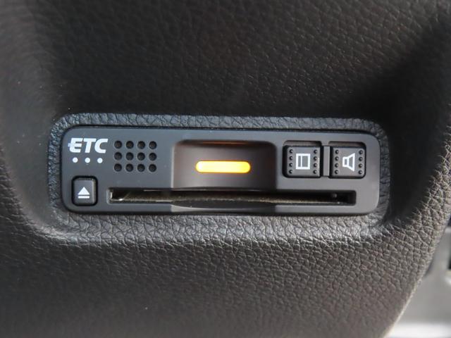 シビック ハッチバック　ホンダセンシング　ＢＬＩＴＺ車高調　ＲＡＹＳ１９ＡＷ　柿本マフラー　６速　ドラレコ　レーンアシスト　追従クルーズコントロール　衝突被害軽減システム　バックカメラ　ＬＥＤランプ　ＭＴ　シートヒーター　スマートキー（9枚目）