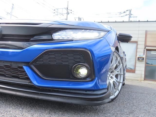 シビック ハッチバック　ホンダセンシング　ＢＬＩＴＺ車高調　ＲＡＹＳ１９ＡＷ　柿本マフラー　６速　ドラレコ　レーンアシスト　追従クルーズコントロール　衝突被害軽減システム　バックカメラ　ＬＥＤランプ　ＭＴ　シートヒーター　スマートキー（25枚目）