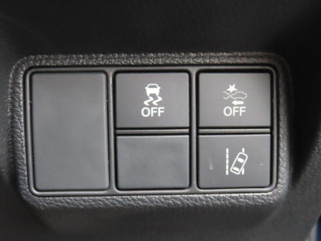 シビック ハッチバック　ローダウン　レオンハルト１９インチアルミ　バックカメラ　ナビ　ＴＶ　オートクルーズコントロール　レーンアシスト　衝突被害軽減システム　オートライト　ＬＥＤヘッドランプ　パワーシート　スマートキー（9枚目）