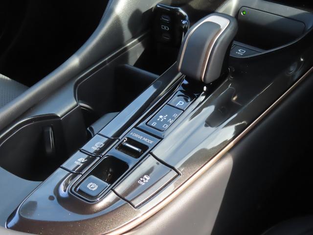 クラウンスポーツ Ｚ　４ＷＤ　全周囲カメラ　１２．３型ナビ　ＴＶ　コーナーセンサー　追従クルーズコントロール　レーンアシスト　パークアシスト　衝突被害軽減システム　２１インチアルミ　オートライト　本革電動シート（5枚目）