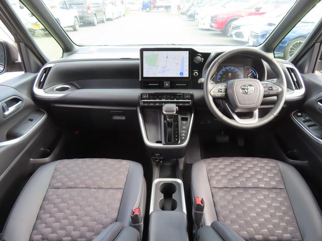 ヴォクシー ハイブリッドＳ－Ｚ　バックカメラ　１０．５型ナビ　ＴＶ　クリアランスソナー　オートクルーズコントロール　レーンアシスト　衝突被害軽減システム　両側電動スライドドア　オートマチックハイビーム　ＬＥＤヘッドランプ　フルエアロ（2枚目）