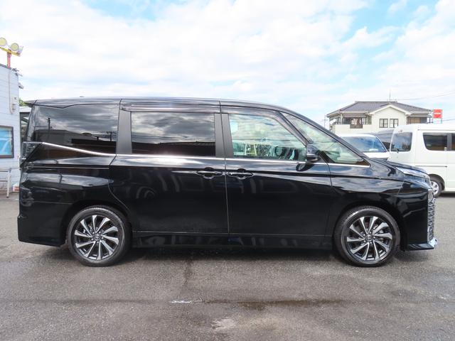 ヴォクシー ハイブリッドＳ－Ｚ　バックカメラ　１０．５型ナビ　ＴＶ　クリアランスソナー　オートクルーズコントロール　レーンアシスト　衝突被害軽減システム　両側電動スライドドア　オートマチックハイビーム　ＬＥＤヘッドランプ　フルエアロ（16枚目）