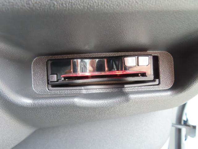 ハイエースワゴン ＧＬ　４ＷＤ　ＥＴＣ　全周囲カメラ　ナビ　ＴＶ　クリアランスソナー　オートクルーズコントロール　レーンアシスト　衝突被害軽減システム　電動スライドドア　オートマチックハイビーム　オートライト　スマートキー（11枚目）