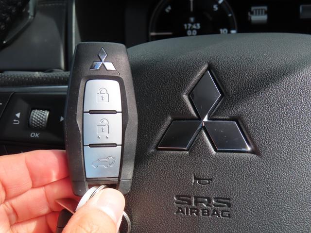 アウトランダーPHEV G 4WD 9型ナビ 全周囲カメラ クリアランスソナー 同一車線運転支援 レーンアシスト パワーシート 衝突被害軽減システム TV オートマチックハイビーム オートライト LEDヘッドランプ(10枚目)