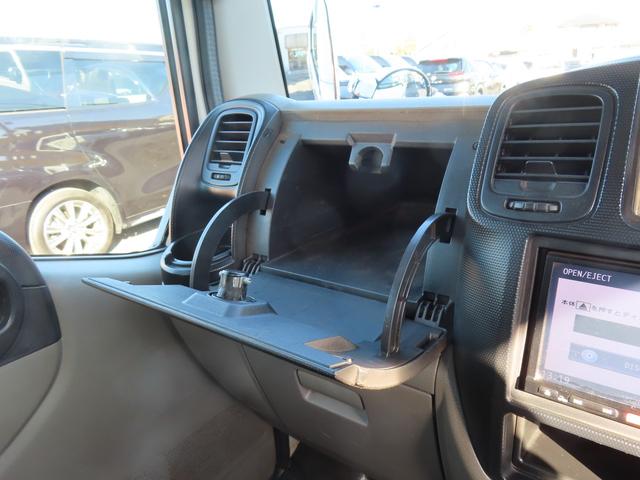 アトラストラック スーパーロー 600kgパワーゲート メッキグリル 同色バンパー MT 後輪ダブル ETC ナビ TV 電動格納ミラー エアコン パワーウィンドウ 運転席エアバッグ CD Bluetooth(10枚目)