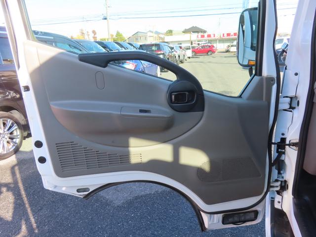 アトラストラック スーパーロー 600kgパワーゲート メッキグリル 同色バンパー MT 後輪ダブル ETC ナビ TV 電動格納ミラー エアコン パワーウィンドウ 運転席エアバッグ CD Bluetooth(32枚目)