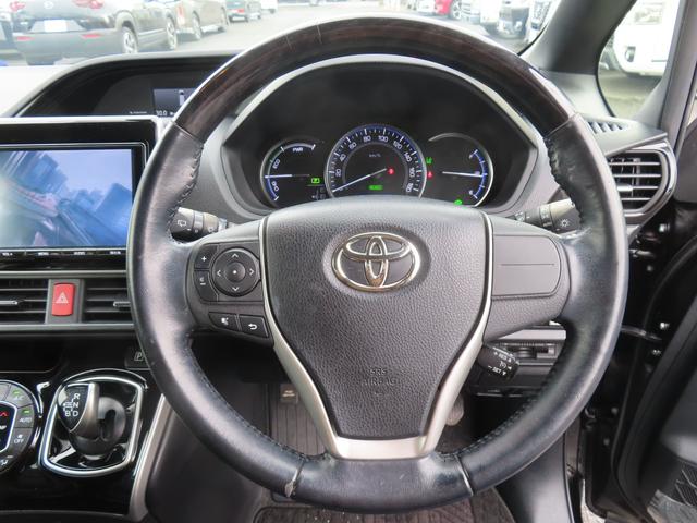 エスクァイア ハイブリッドＧｉ　ドライブレコーダー　ＥＴＣ　バックカメラ　ナビ　ＴＶ　オートクルーズコントロール　レーンアシスト　衝突被害軽減システム　両側電動スライドドア　オートマチックハイビーム　ＬＥＤヘッドランプ　スマートキー（3枚目）