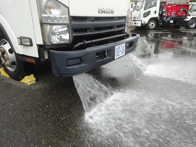 　散水車　４ｔ　ＰＴＯ式　極東開発工業製　ＬＨ０４－３０３　前方圧力散水　後方重力散水　吸水作動可　ワイド幅　１１尺ミドル　ラダー付(11枚目)