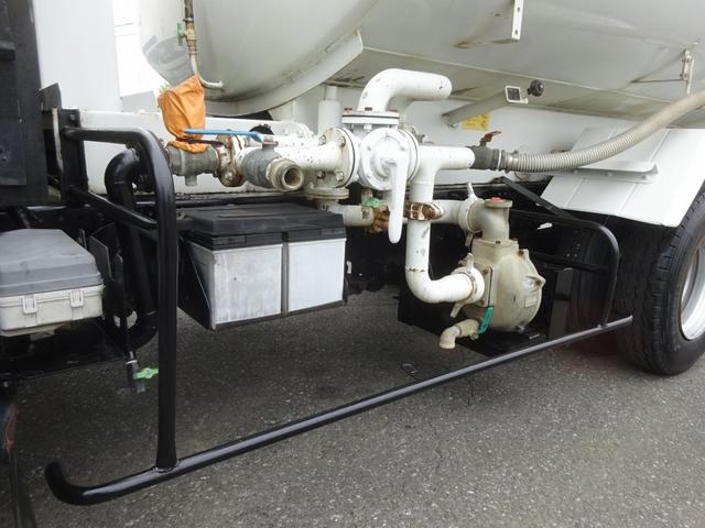 エルフトラック 　散水車　４ｔ　ＰＴＯ式　極東開発工業製　ＬＨ０４－３０３　前方圧力散水　後方重力散水　吸水作動可　ワイド幅　１１尺ミドル　ラダー付（28枚目）