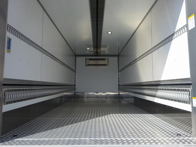 ヒノレンジャー 　冷凍ウイング　トランテックス製　保冷仕様　床アルミ縞板張り　菱重コールドチェーン製冷凍機　－３０℃設定　ワイド　ベッド付　２．２ｔ積み　２４０馬力（11枚目）