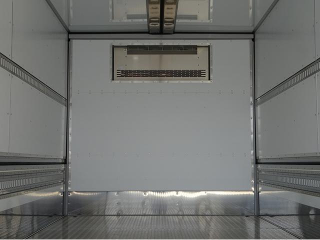 ヒノレンジャー 　冷凍ウイング　トランテックス製　保冷仕様　床アルミ縞板張り　菱重コールドチェーン製冷凍機　－３０℃設定　ワイド　ベッド付　２．２ｔ積み　２４０馬力（12枚目）