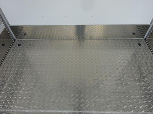 　冷凍ウイング　トランテックス製　保冷仕様　床アルミ縞板張り　菱重コールドチェーン製冷凍機　－３０℃設定　ワイド　ベッド付　２．２ｔ積み　２４０馬力(36枚目)