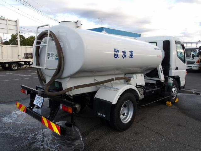 　散水車　４０００Ｌ　酒井重工業製　ＳＴ４ＭＢ－１　前方圧力散水　後方重力散水　吸水作動可　給水ホース付　ワイド　セミロング　１７５馬力(4枚目)