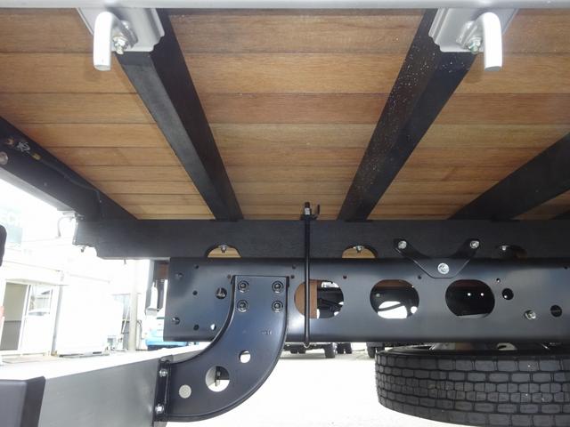 ファイター 　アルミブロック平ボディ　３６５０ｋｇ積載　パブコ製　３方開あおり　床板張り　ワイド幅　ベッド付　ボディ長６．２ｍ　２４０馬力（37枚目）