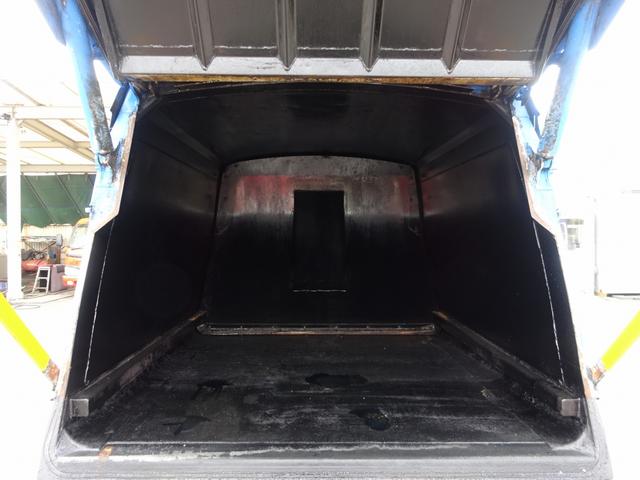 エルフトラック 　プレス式パッカー車　塵芥車　新明和工業　容積：４．６ｍ３　２６５０ｋｇ積載　連続積込作動（単独切替可）　汚水タンク　標準　１０尺ボディ（13枚目）