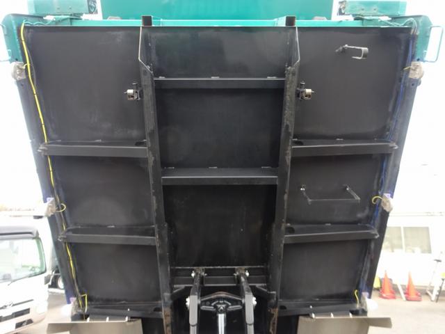 ヒノレンジャー 　土砂ダンプ　３４５０ｋｇ積載　新明和工業製　電動コボレーン付　容積約２．３８ｍ３　角底一方開　標準幅　ベッド付　　アドブルー不要（15枚目）