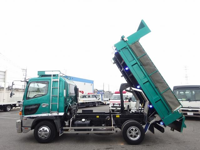ヒノレンジャー 　土砂ダンプ　３４５０ｋｇ積載　新明和工業製　電動コボレーン付　容積約２．３８ｍ３　角底一方開　標準幅　ベッド付　　アドブルー不要（20枚目）