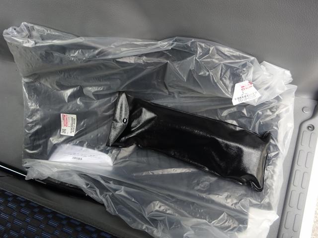 デュトロ 　Ｗキャブ　平ボディ　垂直パワーゲート付　２ｔ積載　６人乗り　標準幅　１０尺規格　全低床　４ナンバー　２ｍボディ　木製あおり２方開　アドブルー不要（49枚目）