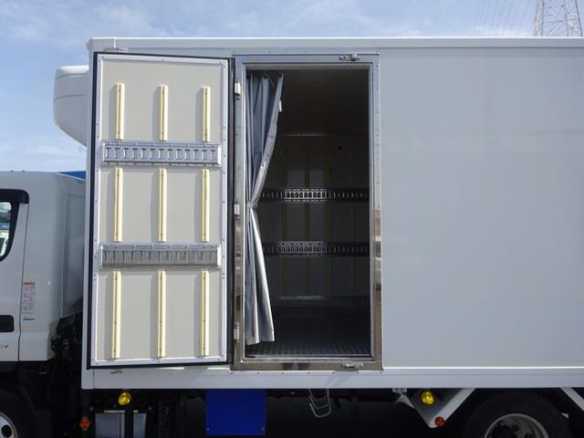 キャンター 　低温冷凍車　－３０〜３０℃設定　東プレ　スタンバイ機能付　左サイドドア　床アルミ縞板張り　リヤ３枚観音式扉　ワイド　ロング　高床　２ｔ積載　ラッシング２段（24枚目）