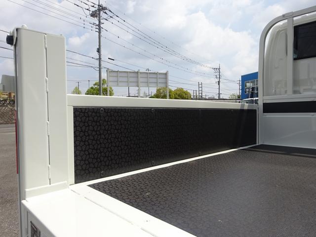 デュトロ Ｗキャブ　平ボディ　Ｗキャブ　新明和工業製垂直パワーゲート付　６人乗り　２トン積載　全低床　標準幅　１０尺　４ナンバー　木製あおり２方開　アドブルー不要（15枚目）