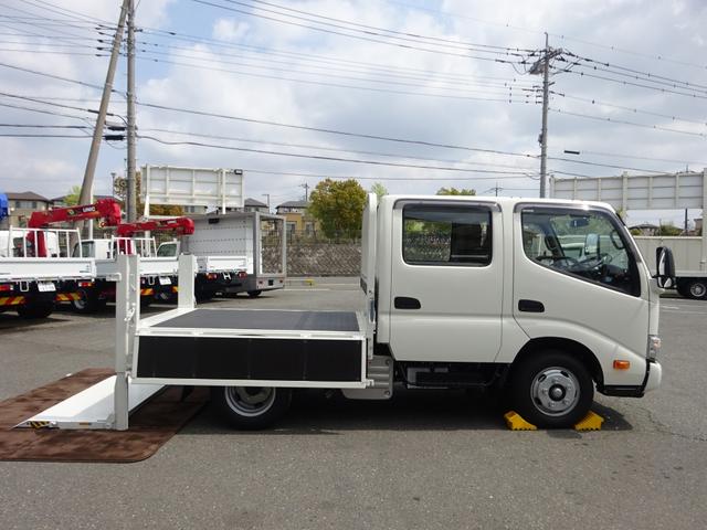 デュトロ Ｗキャブ　平ボディ　Ｗキャブ　新明和工業製垂直パワーゲート付　６人乗り　２トン積載　全低床　標準幅　１０尺　４ナンバー　木製あおり２方開　アドブルー不要（25枚目）